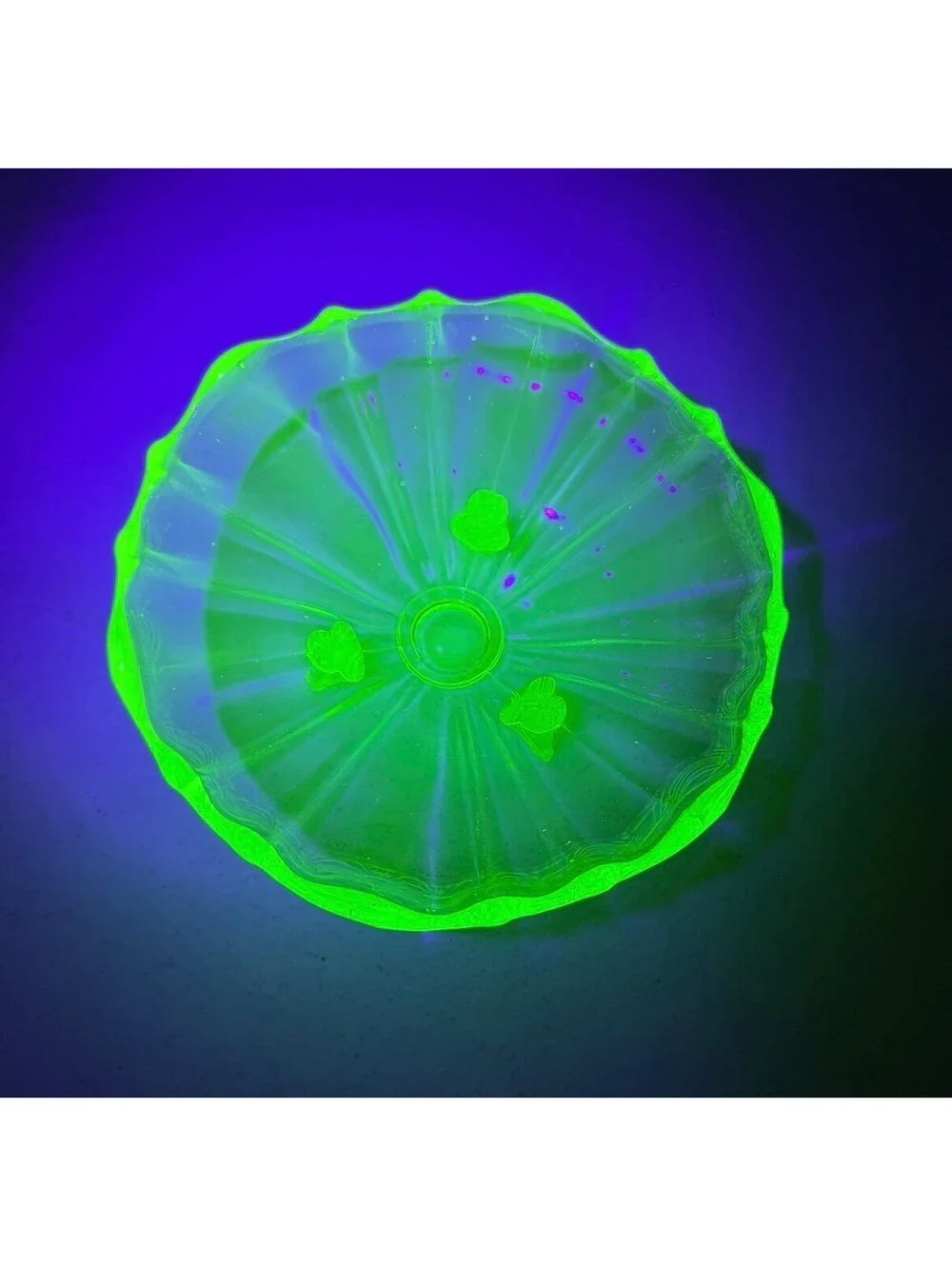 Uranium Glass 3-Footed Scalloped Bowl Vaseline Green Depression *Read Chip